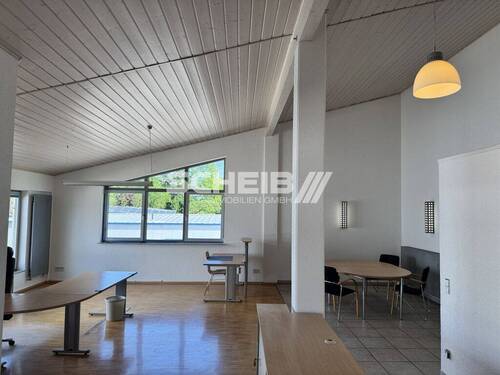 mit Besprechungsplatz - 