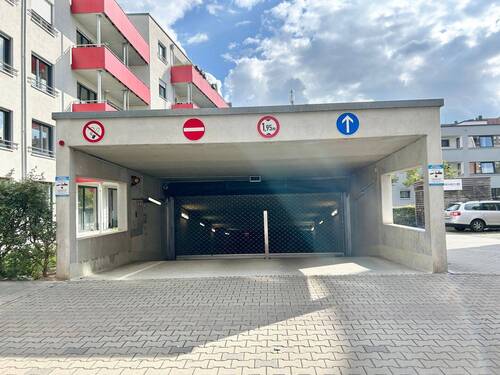 Tiefgarageneinfahrt - 