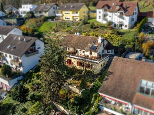 Vogelperspektive der Süd- und Ostausrichtung - Mediterranes Wohnen mit Aussicht und Charme