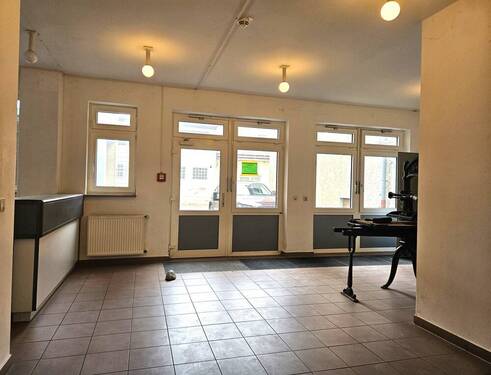 Eingangsbereich - Halle in Ansbach