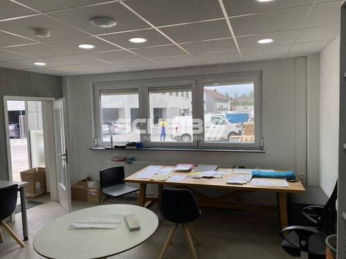 abgehängte Decke mit LED-Beleuchtung - 