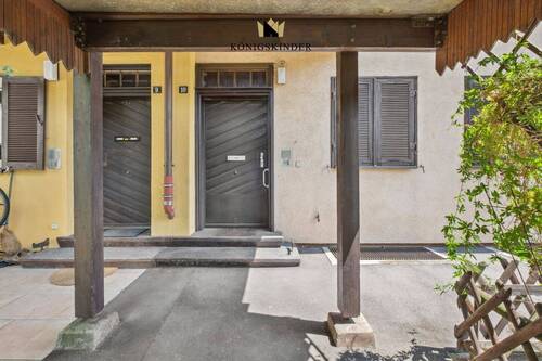 Eingangstüre - Reihenmittelhaus mit 127,00 m² in Esslingen zum Kaufen
