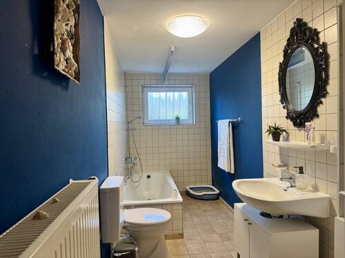 Badezimmer im Untergeschoss - 