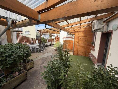 Hof - Einfamilienhaus mit 104,00 m&sup2; in Ingelheim am Rhein zum Kaufen