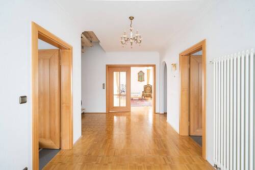 Flur EIngangsbereich - 6 Zimmer Einfamilienhaus zum Kaufen in Hohenroth