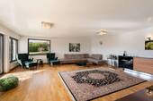 Wohnzimmer - Einfamilienhaus mit 255,40 m&sup2; in Rosbach vor der Höhe zum Kaufen