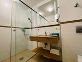 geräumiges Badezimmer - 