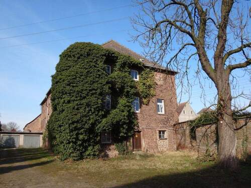 Hofansicht - 1 Zimmer Mehrfamilienhaus, Wohnhaus zum Kaufen in Emden