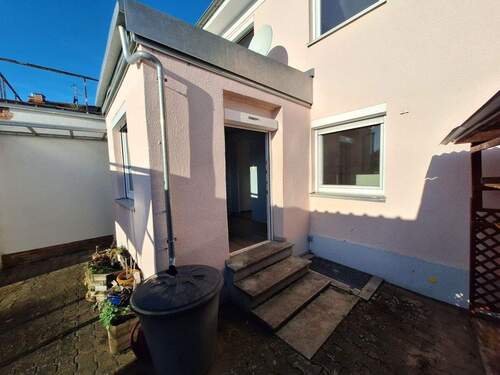 Hauseingang Gartenseite - 4 Zimmer Reihenmittelhaus zum Kaufen in Nürnberg