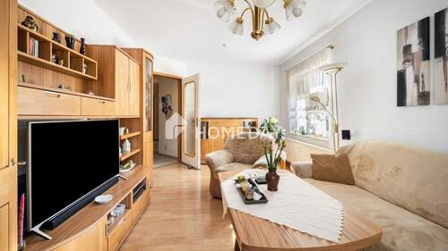 Wohnzimmer 2 - Gepflegte 3-Zimmer-Wohnung mit Balkon, Stellplatz und eigenem Gartenanteil