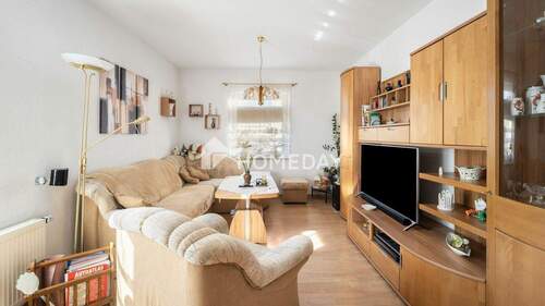 Wohnzimmer 1 - 3 Zimmer Etagenwohnung zum Kaufen in Freiberg