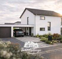 Stilvoll wohnen mit Raum für Arbeit und Familie Call-to-Action - Weidenberg