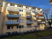 Hausansicht - Geräumige 4 Zimmer Wohnung in Freiburg - Zähringen