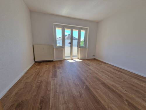 Wohnzimmer - 3 Zimmer Etagenwohnung zur Miete in Magdeburg