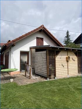 Rückseite Garage mit Schopf - 