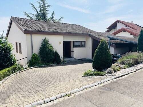 Aussenansicht - Familienfreundliches Einfamilienhaus mit sonnigem Garten