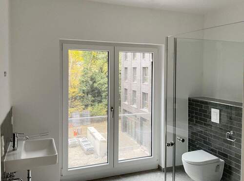 Bad mit Fenster - Etagenwohnung mit 73,00 m&sup2; in Hannover zur Miete
