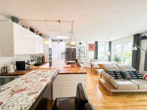 Wohnzimmer - 4 Zimmer Etagenwohnung in Hamburg