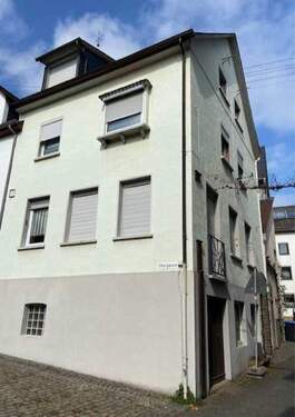 Titelbild - Zweifamilienwohnhaus mit Nebengebäude im Ortskern -Zwangsversteigerung-