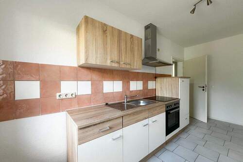 Küche mit Einbauküche im EG - 