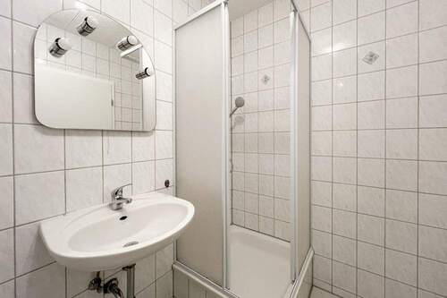 Innenliegendes Duschbad im 1.OG - 