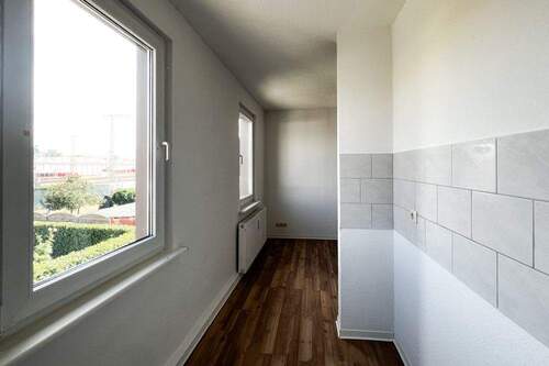 Blick von Küche ins Zimmer im 1.OG - 