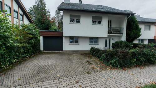 Hausansicht - Charmante 3-Zimmer-Erdgeschosswohnung mit Terrasse & Garten in ruhiger Lage