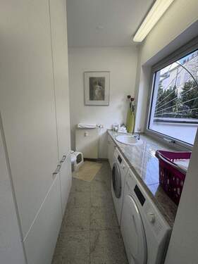 Gäste-WC mit Waschküche - 