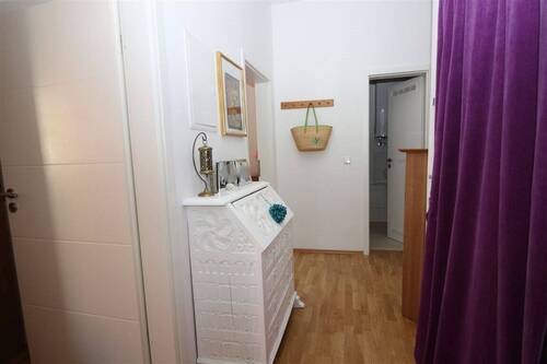 Flur - Etagenwohnung mit 60,00 m&sup2; in Stuttgart zum Kaufen