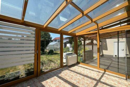 Wintergarten mit Blick in den Garten - 4 Zimmer Einfamilienhaus in Erfurt