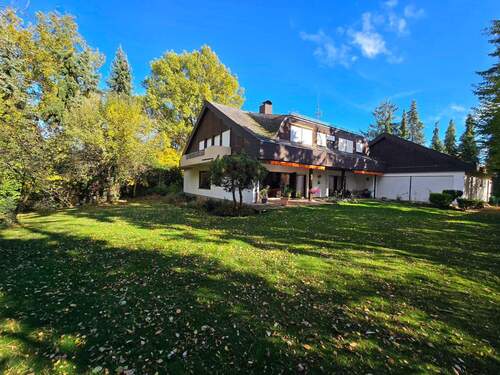 Tolles Haus mit schöner Grünanlage - Tolle Lage -- Geräumiges Einfamilienhaus mit schönem Garten -- Einliegerwohnung --