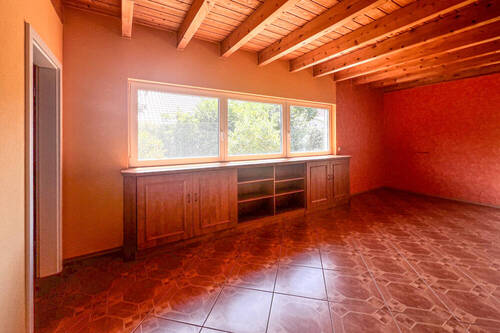 Wohnzimmerfenster mit Einbauschrank - 