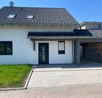 Neubau Doppelhaushälfte in Schwarzach – Erstbezug mit hochwertiger Ausstattung