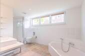 Vollbad mit Dusche und Wanne - 