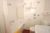Badezimmer mit Wanne - 