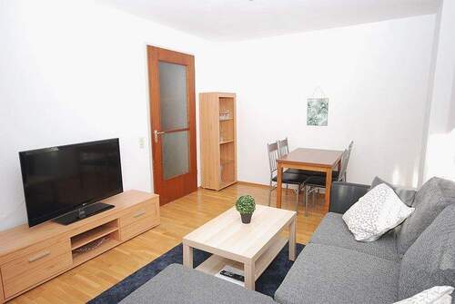 Wohnzimmer mit Esstisch - Etagenwohnung mit 51,40 m&sup2; in Bad Reichenhall zum Kaufen