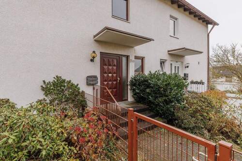 Hauseingang - 6 Zimmer Doppelhaushälfte zum Kaufen in Forchheim