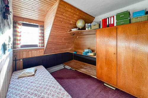 Schmales Schlafzimmer - 