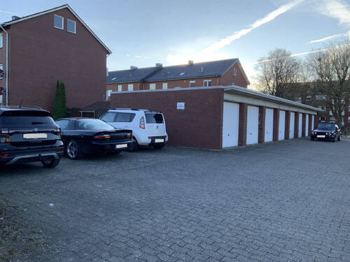 Garagen und Stellplätze - 
