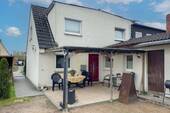 Ansicht_hinten - Endlich Machen statt weiter Suchen: Kompaktes Handwerkerhaus mit Garten wartet auf Ihr Finish!