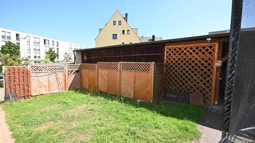 kleiner Privatgarten am Einfamilienhaus - 