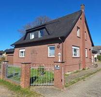 Einfamilienhaus mit Poolhaus und Garagen in Loissin nahe Greifswald