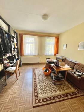 geräumiges Wohnzimmer - 