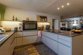 Blick zum Speisezimmer.jpg - Besichtigungen Sa.So. möglich - Bungalow + 2 Einliegerwohnungen - Ebenerdiges Wohnen für 1-2 Familien oder Alt + Jung an der Talsperre Bautzen!