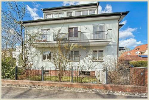 Außenaufnahme - 3-Familien-Haus mit Keller, großzügigem Garten, Saunabereich, Carport und Außenstellplätzen