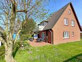 Außenansicht mit Balkon - 3 Zimmer Etagenwohnung in Sankt Peter-Ording