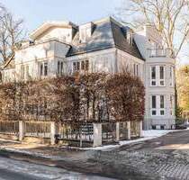 Großzügige, helle Dachgeschosswohnung in bester Lage - bezugsfrei - Kleinmachnow