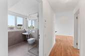 Bad, Flur Musterwohnung - 