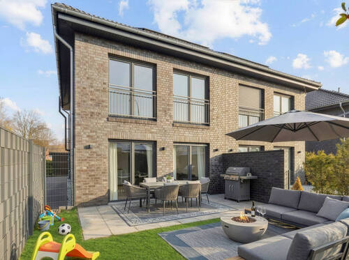 Terrasse und Garten - 4 Zimmer Doppelhaushälfte in Norderstedt