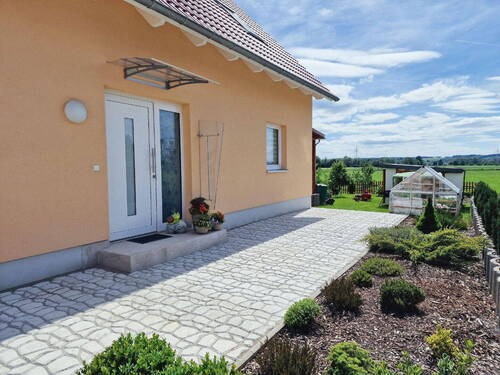 Eingang - Einfamilienhaus mit 120,00 m² in Dürrlauingen zum Kaufen